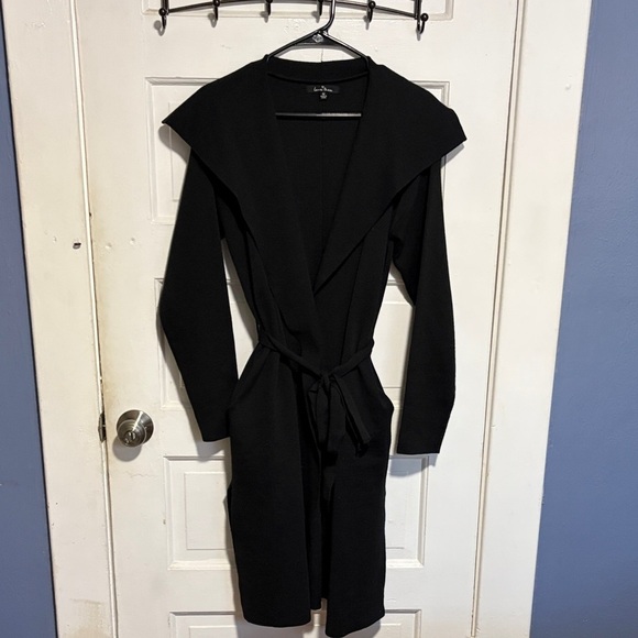 Love Tree Dresses & Skirts - Love Tree Black Long Sleeve Sweater